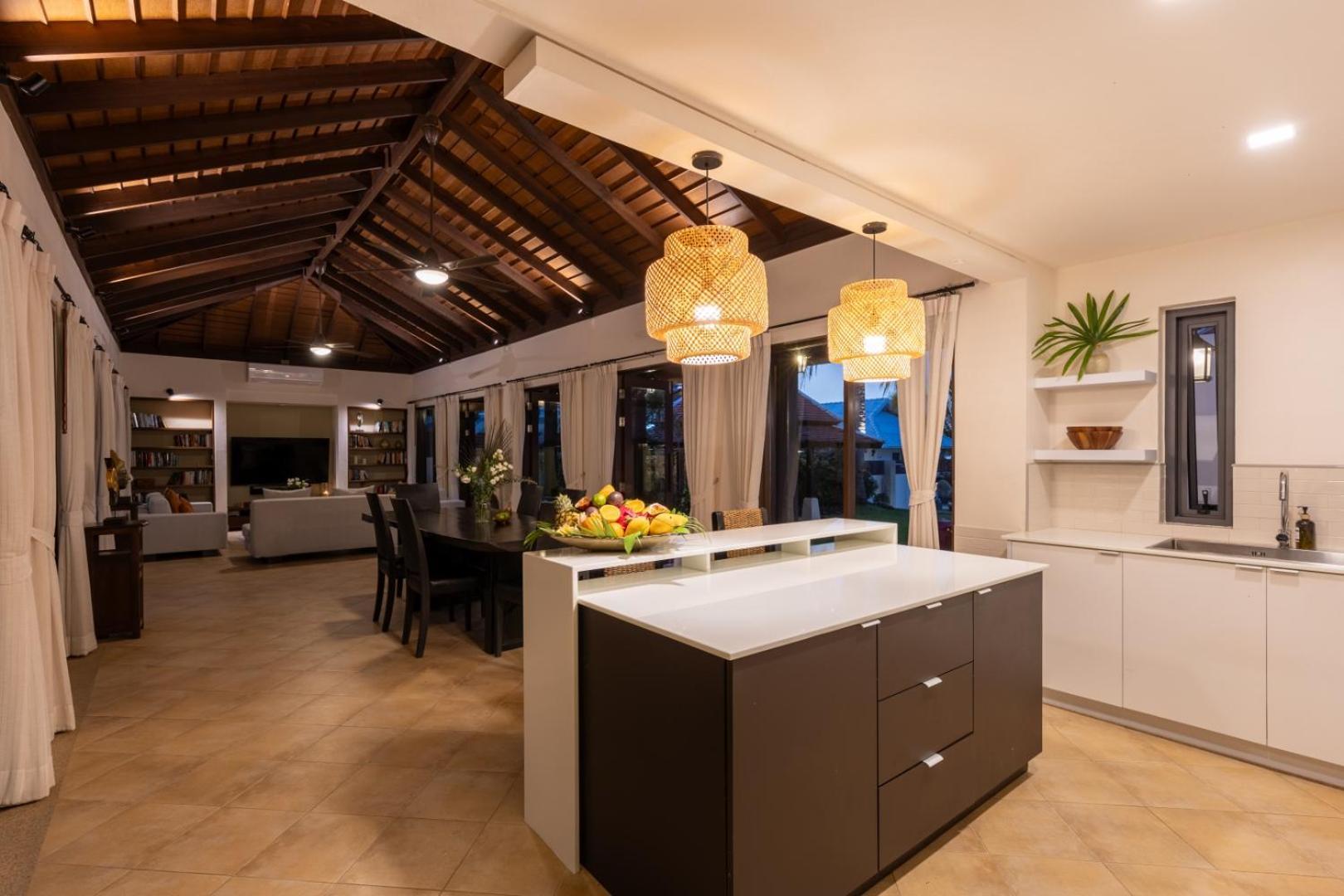 Bacaya Beachfront Villa หาดบางรัก ภายนอก รูปภาพ
