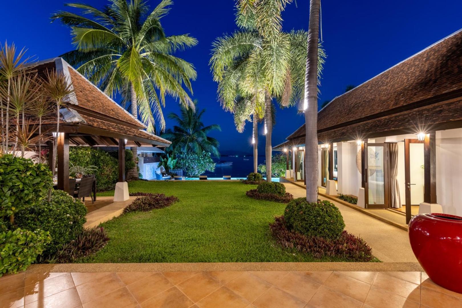 Bacaya Beachfront Villa หาดบางรัก ภายนอก รูปภาพ